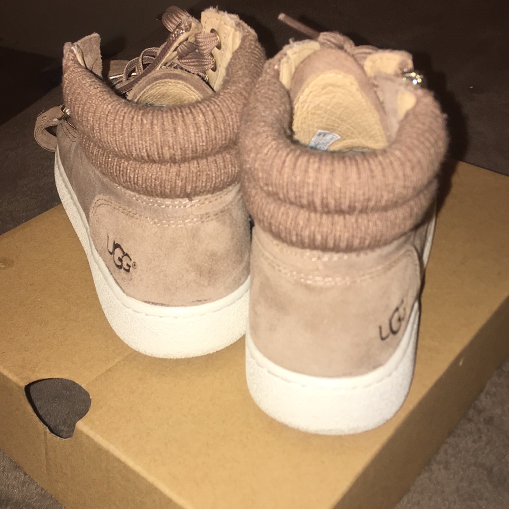 UGG BOOTIES - Picture 2 of 7